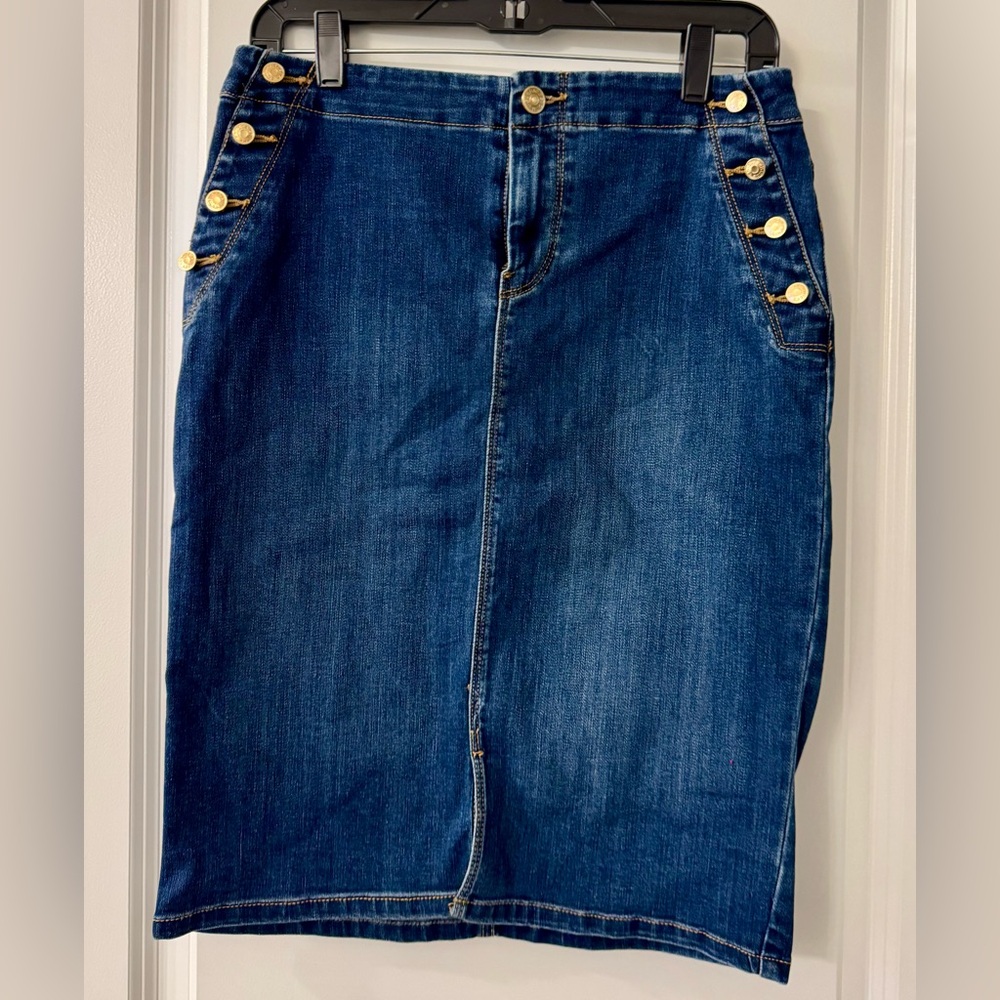 #2124 Chico’s Size 0 Mini Medium Wash Blue Denim Jean Pencil Skirt Button Accent